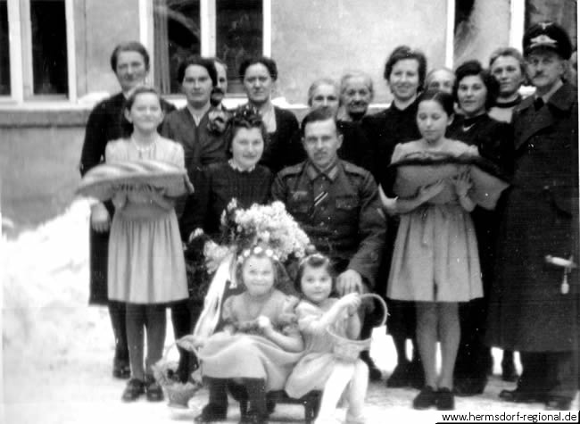 Während eines Fronturlaubes heirateten Albin Fritz Remme und Alina Magdalene Uebel "Lene" am 23.02.1944. Tochter Heike wurde 1944, Sohn Dietrich 1949 geboren. 